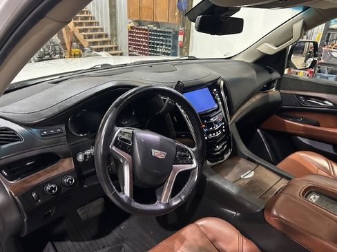 Used 2017 Cadillac Escalade Premium Luxury image 10