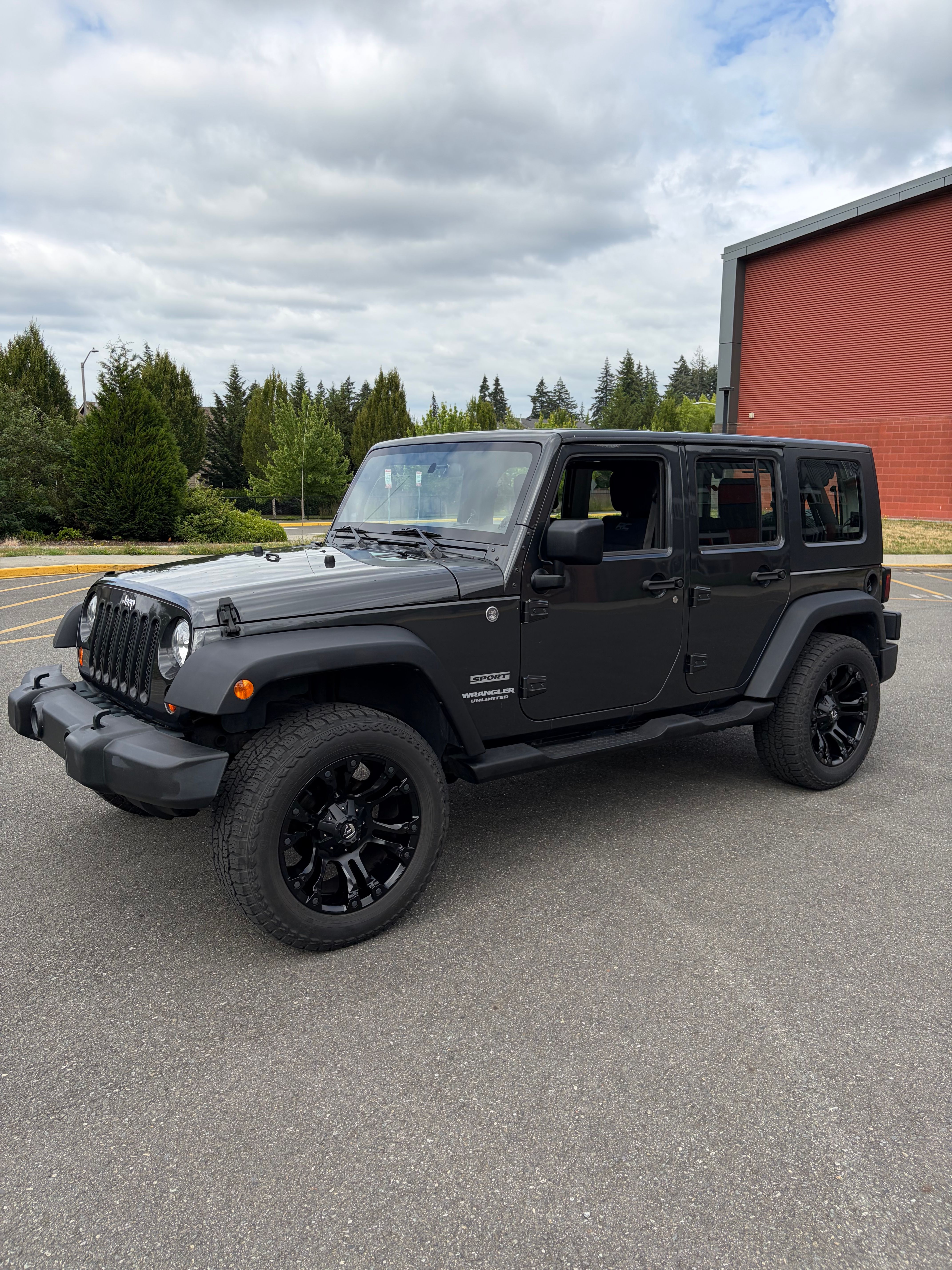 Used 2010 Jeep Wrangler Unlimited Sport AWD/4WD image 8