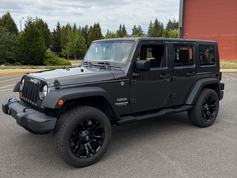Used 2010 Jeep Wrangler Unlimited Sport AWD/4WD image 8