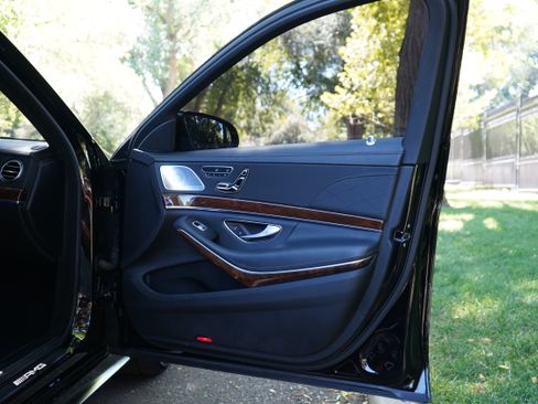 Used 2015 Mercedes-Benz S 63 AMG 4MATIC Sedan image 18