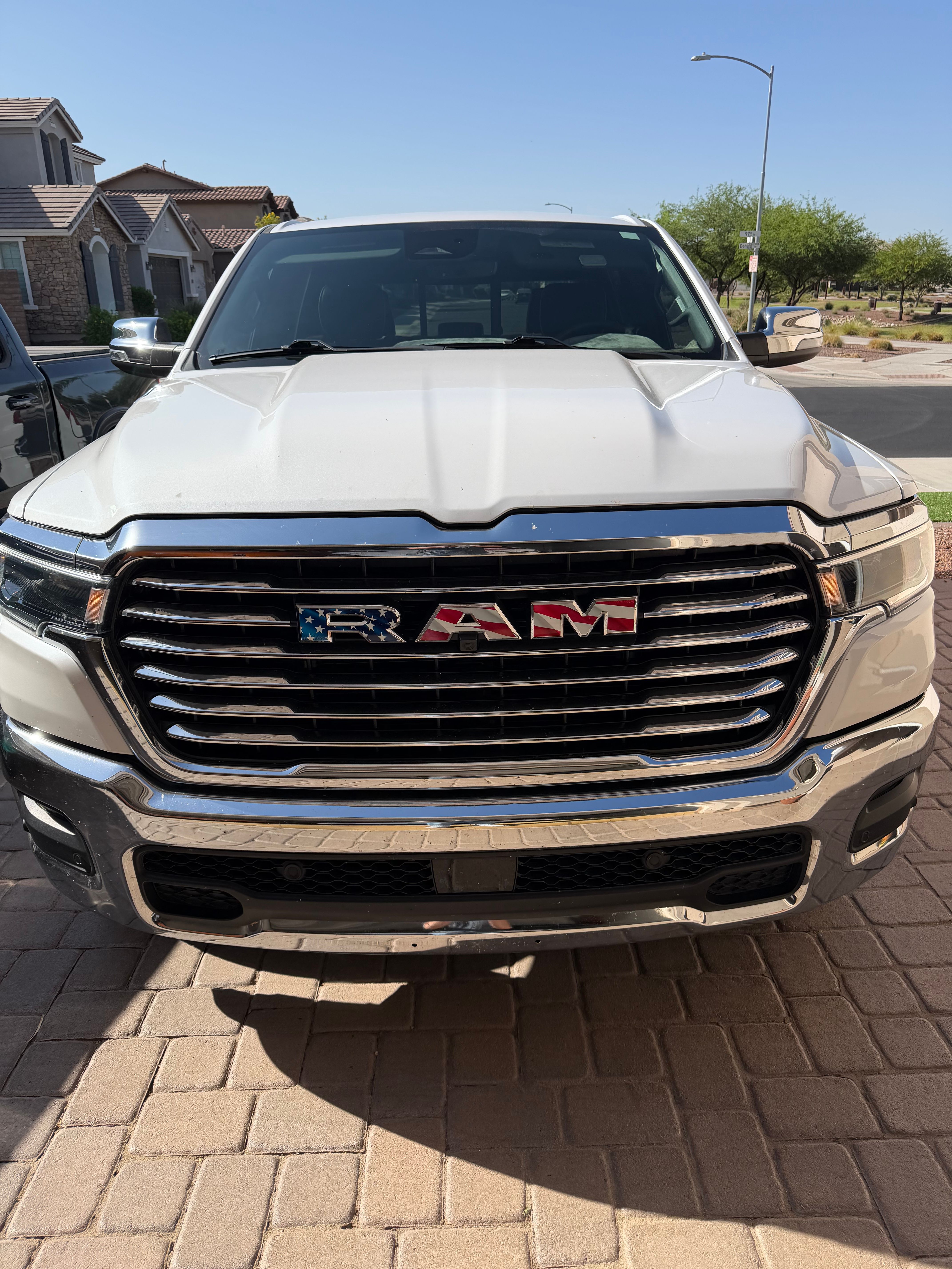 Used 2025 RAM 1500 Laramie AWD/4WD image 1