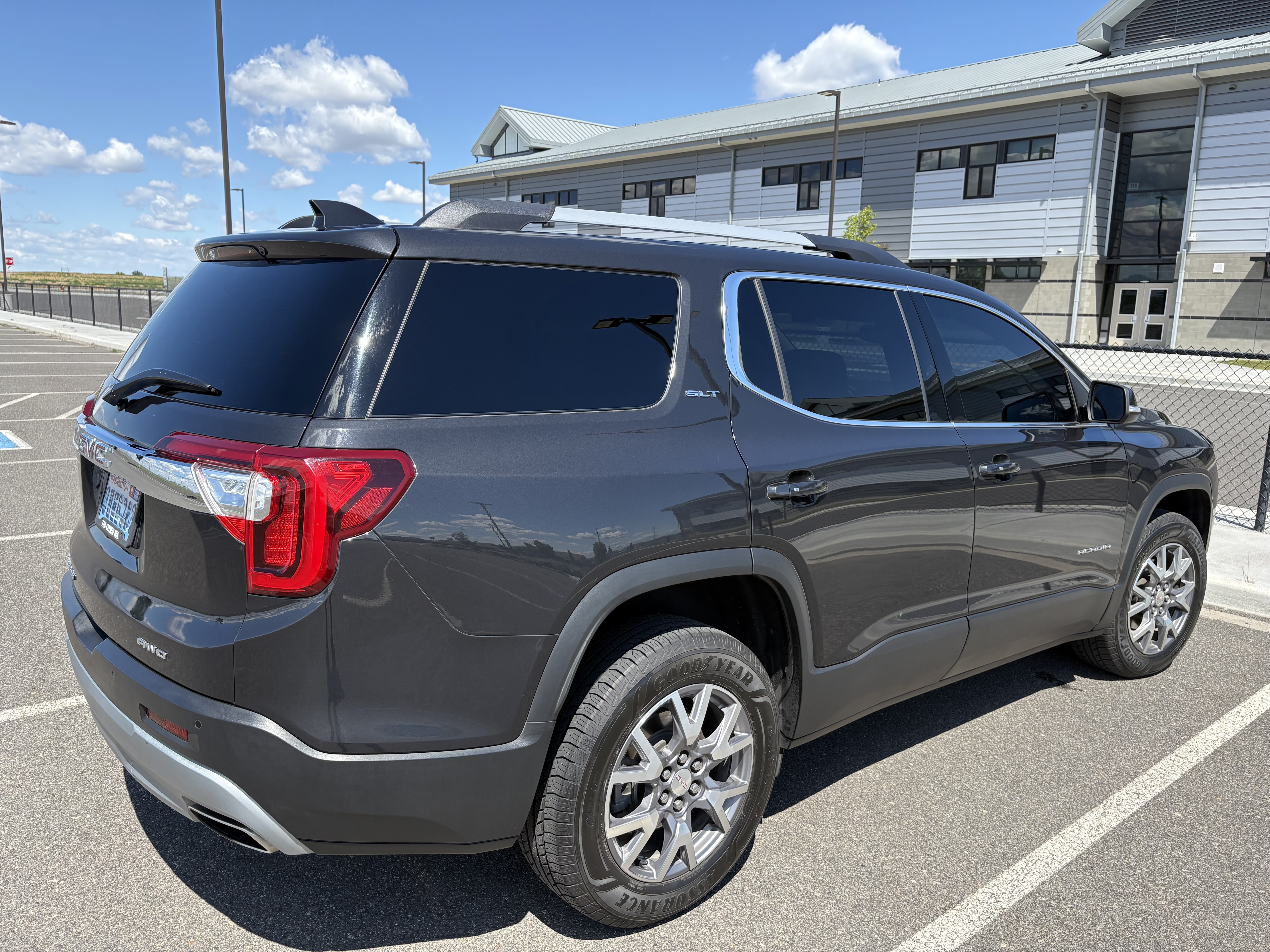 Used 2020 GMC Acadia SLT AWD/4WD image 5
