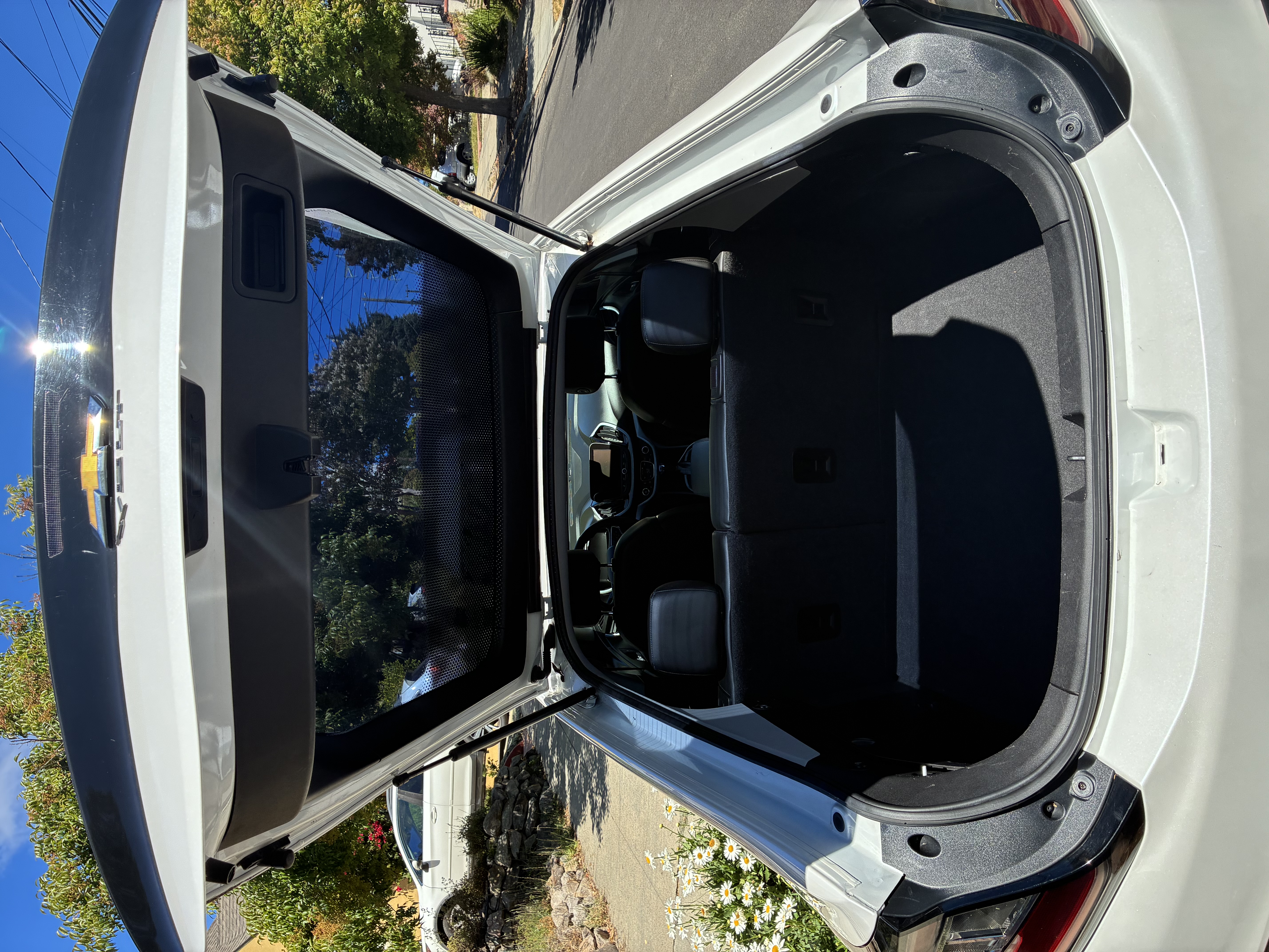 Used 2017 Chevrolet Volt LT w/ Comfort Package FWD image 10