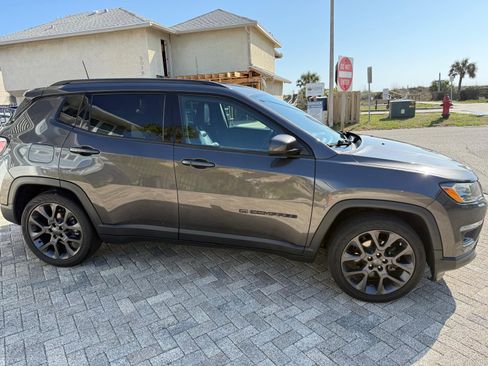 Used 2021 Jeep Compass Latitude image 2