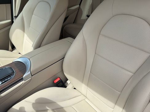 Used 2022 Mercedes-Benz GLC 300 4MATIC image 11