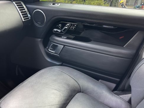 Used 2020 Land Rover Range Rover HSE image 18