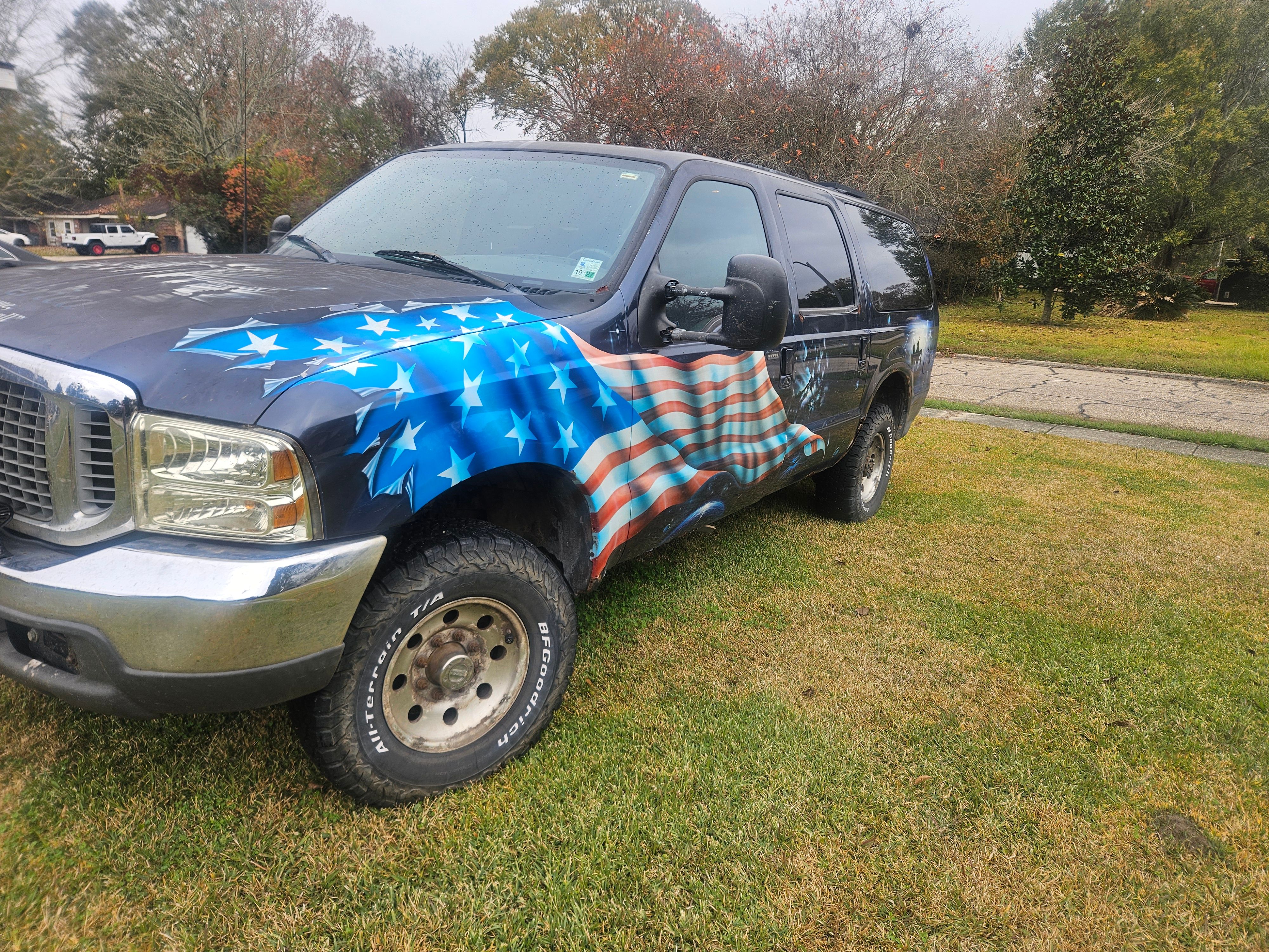 Used 2000 Ford Excursion XLT AWD/4WD image 2