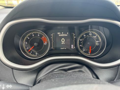 Used 2018 Jeep Cherokee Latitude Plus w/ Comfort/Convenience Group image 4