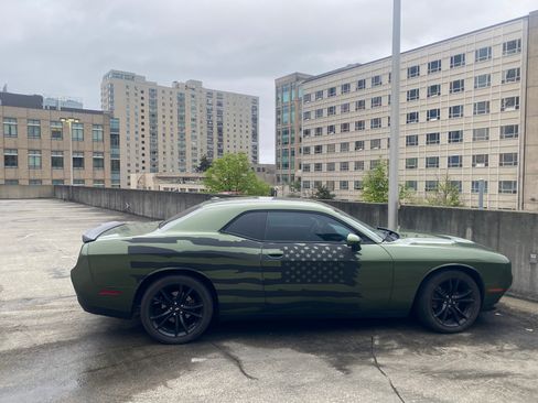 Used 2018 Dodge Challenger SXT Plus RWD image 2