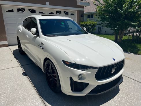 Used 2019 Maserati Levante Trofeo image 9