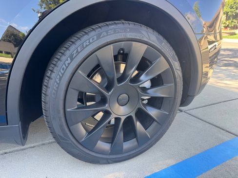 Used 2023 Tesla Model Y Long Range AWD/4WD image 6