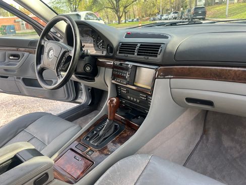 Used 2000 BMW 740i RWD image 10