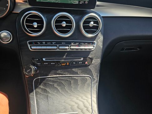 Used 2018 Mercedes-Benz GLC 300 4MATIC image 10