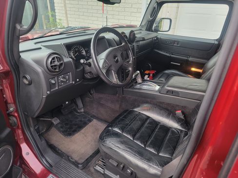 Used 2005 HUMMER H2 w/ Preferred Equipment Group image 2