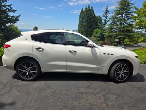 Used 2019 Maserati Levante S GranLusso AWD/4WD image 1