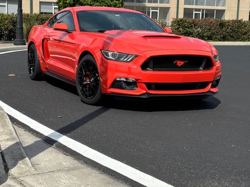 Used 2015 Ford Mustang GT Premium RWD image 6