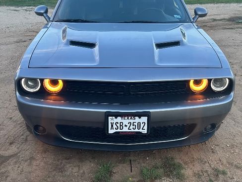 Used 2016 Dodge Challenger SXT Plus RWD image 1
