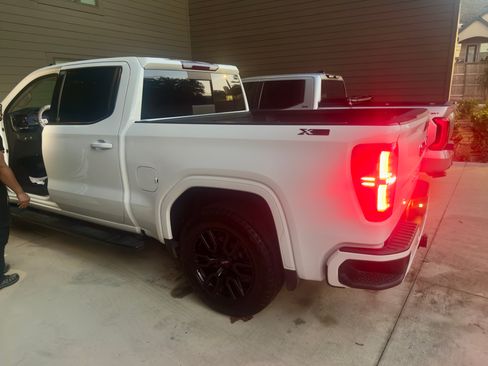 Used 2022 GMC Sierra 1500 Elevation w/ Elevation Premium Package AWD/4WD image 2