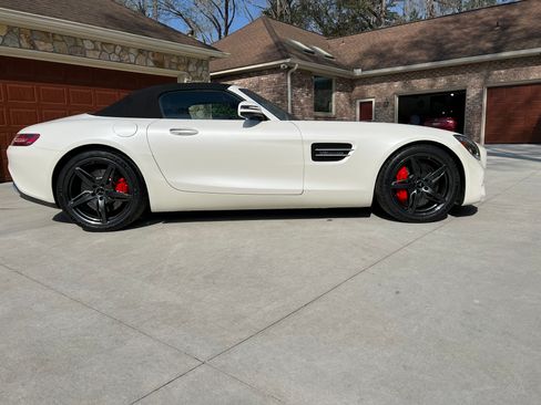 Used 2018 Mercedes-Benz AMG GT Roadster image 1