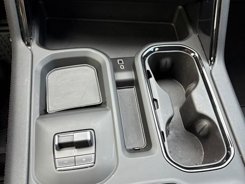 Used 2025 GMC Sierra 2500 AT4 w/ AT4 Premium Plus Package image 19