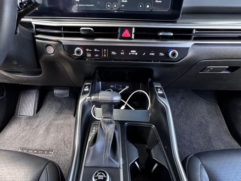 Used 2025 Kia Sorento EX FWD image 16