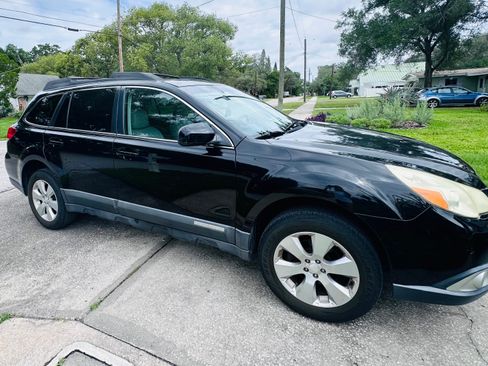 Used 2011 Subaru Outback 2.5i Limited w/ PWR Moonroof Pkg AWD/4WD image 2