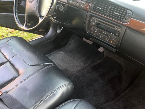 Used 1999 Cadillac De Ville D'Elegance image 17