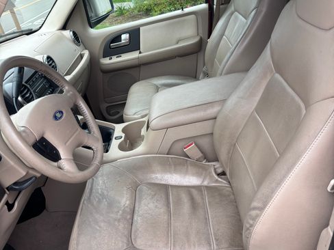 Used 2004 Ford Expedition XLT AWD/4WD image 4