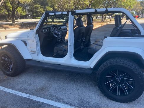 Used 2023 Jeep Wrangler Unlimited Sahara w/ Cold Weather Group image 12