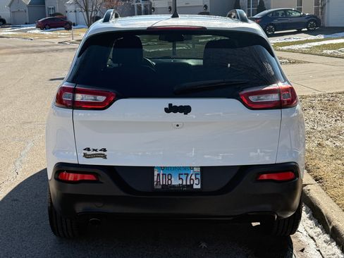 Used 2017 Jeep Cherokee Limited image 8