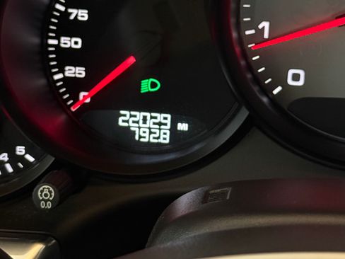 Used 2014 Porsche 911 Carrera 4S image 9