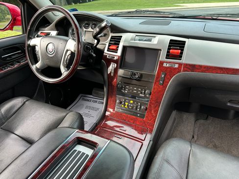 Used 2013 Cadillac Escalade Premium AWD/4WD image 10