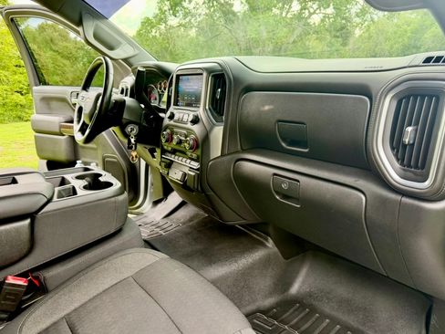 Used 2020 Chevrolet Silverado 1500 LT w/ Fleet Comfort Package AWD/4WD image 13