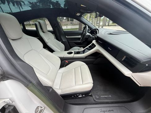 Used 2022 Porsche Taycan image 8