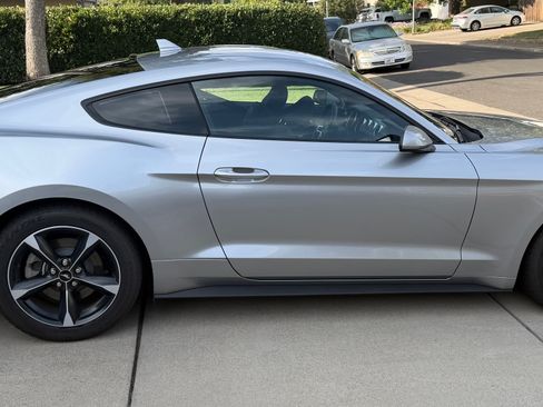 Used 2020 Ford Mustang Coupe RWD image 2