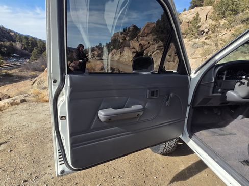 Used 1993 Toyota Pickup Deluxe image 21