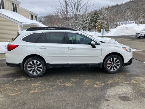 Used 2016 Subaru Outback 2.5i Limited image 4