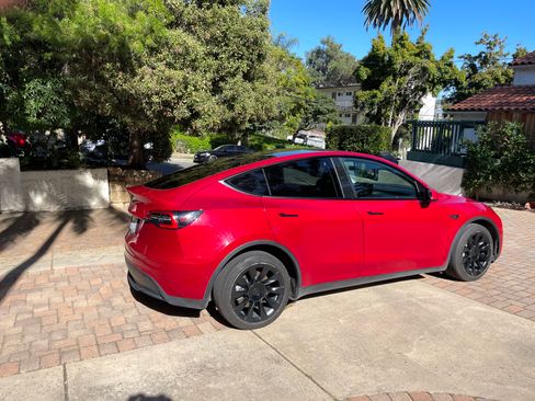 Used 2020 Tesla Model Y Long Range image 8