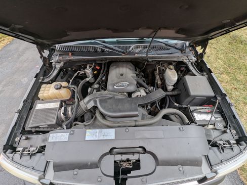 Used 2004 Chevrolet Avalanche 4x4 w/ Preferred Equipment Group image 9