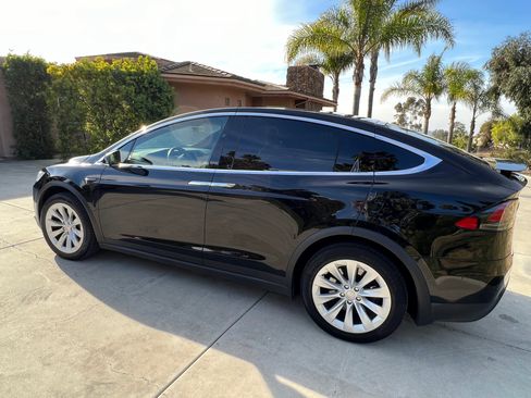 Used 2021 Tesla Model X Long Range image 4