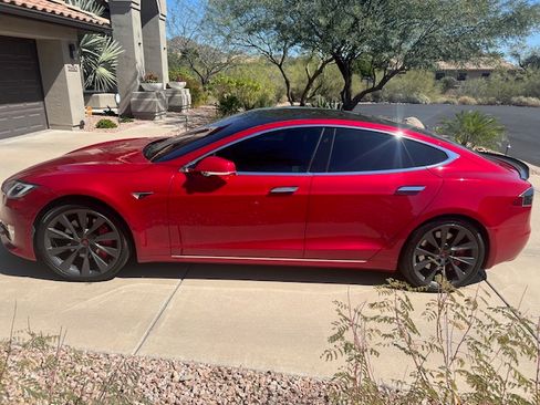 Used 2020 Tesla Model S Long Range Plus image 1