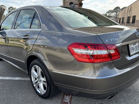 Used 2011 Mercedes-Benz E 350 4MATIC Sedan image 11