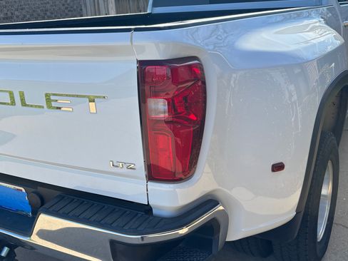 Used 2021 Chevrolet Silverado 3500 LTZ w/ LTZ Convenience Package image 4