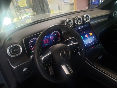 Used 2025 Mercedes-Benz GLC 300 image 10