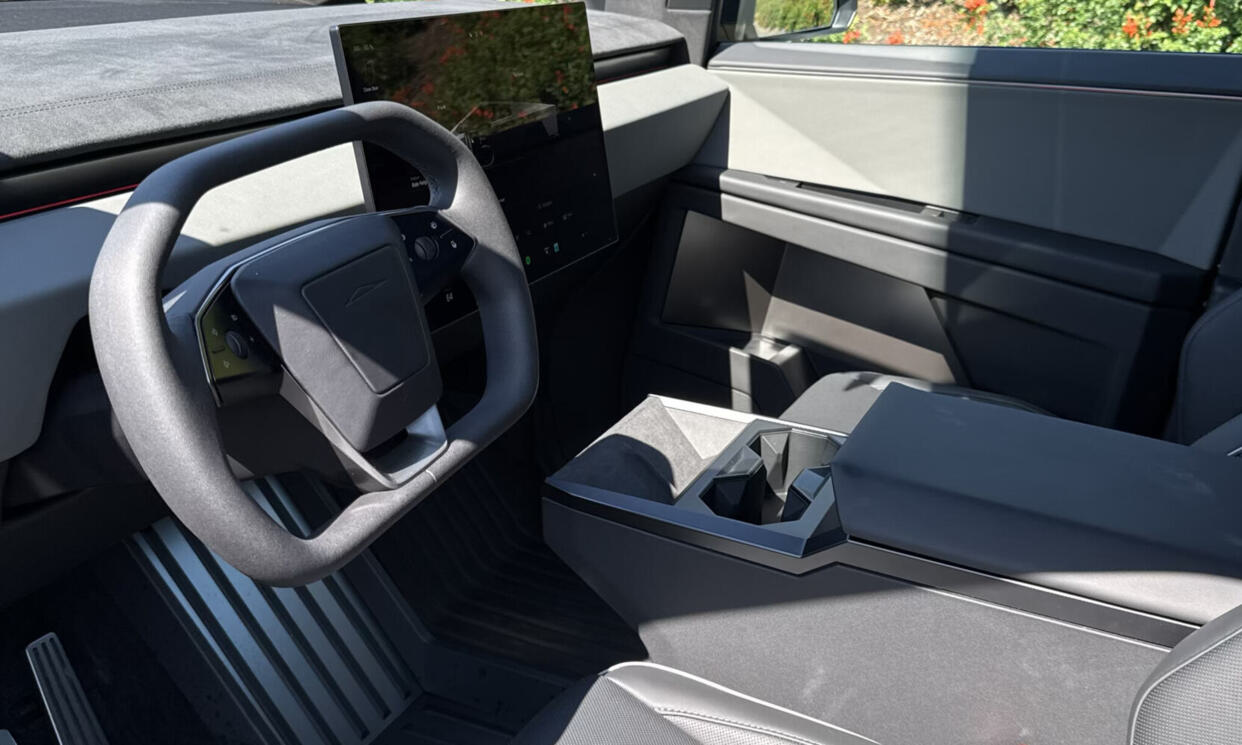 Used 2024 Tesla Cybertruck Cyberbeast AWD/4WD image 9