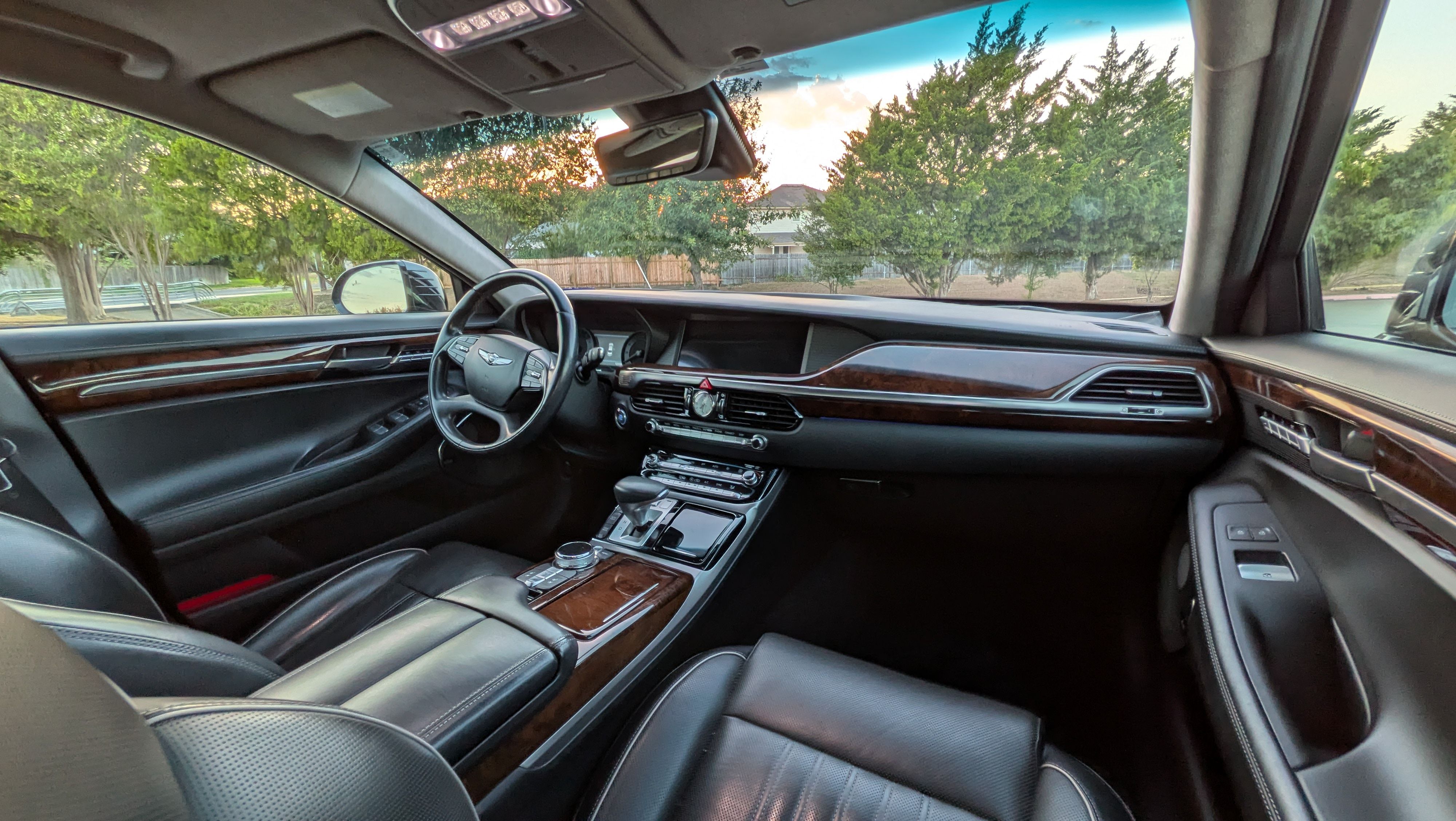 Used 2018 Genesis G90 3.3T Premium RWD image 20