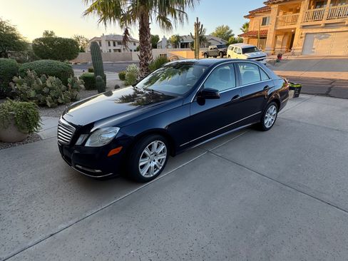 Used 2013 Mercedes-Benz E 350 4MATIC Sedan image 2