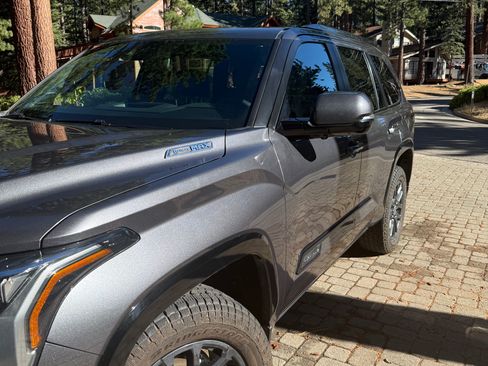 Used 2024 Toyota Sequoia Platinum AWD/4WD image 12