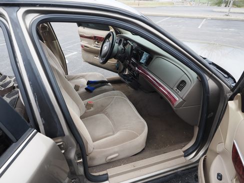 Used 2001 Mercury Grand Marquis GS image 16