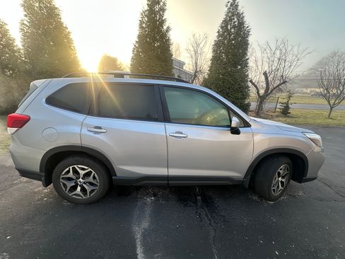 Used 2020 Subaru Forester Premium image 17